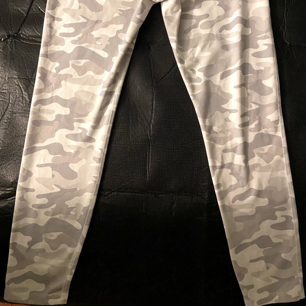 White camo print full ankle length athletic leggings